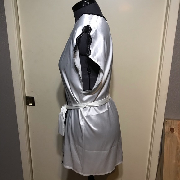 Victoria’s Secret Bombshell Robe - Picture 5 of 6